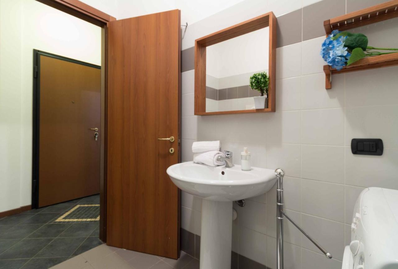 Galleria Roma Apartment - Affitti Brevi Italia Lecco Bagian luar foto