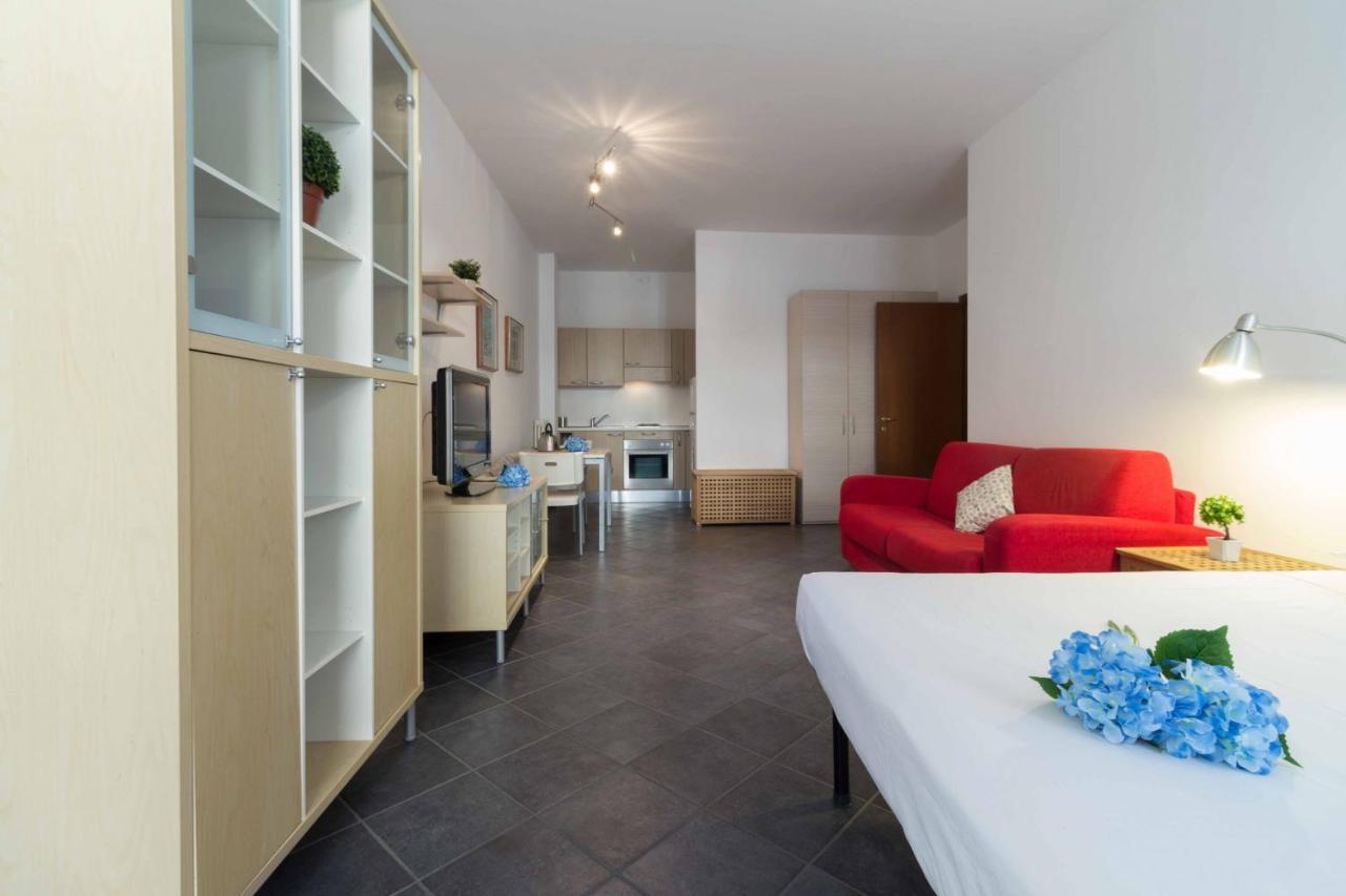 Galleria Roma Apartment - Affitti Brevi Italia Lecco Bagian luar foto